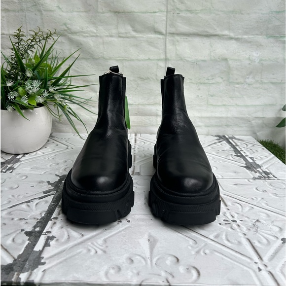 Sam Edelman
Daelyn Lug-Sole Leather Boots women size 9 gently used - Picture 15 of 17